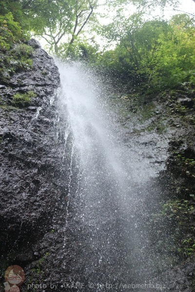 滝壺から撮影した滝の様子