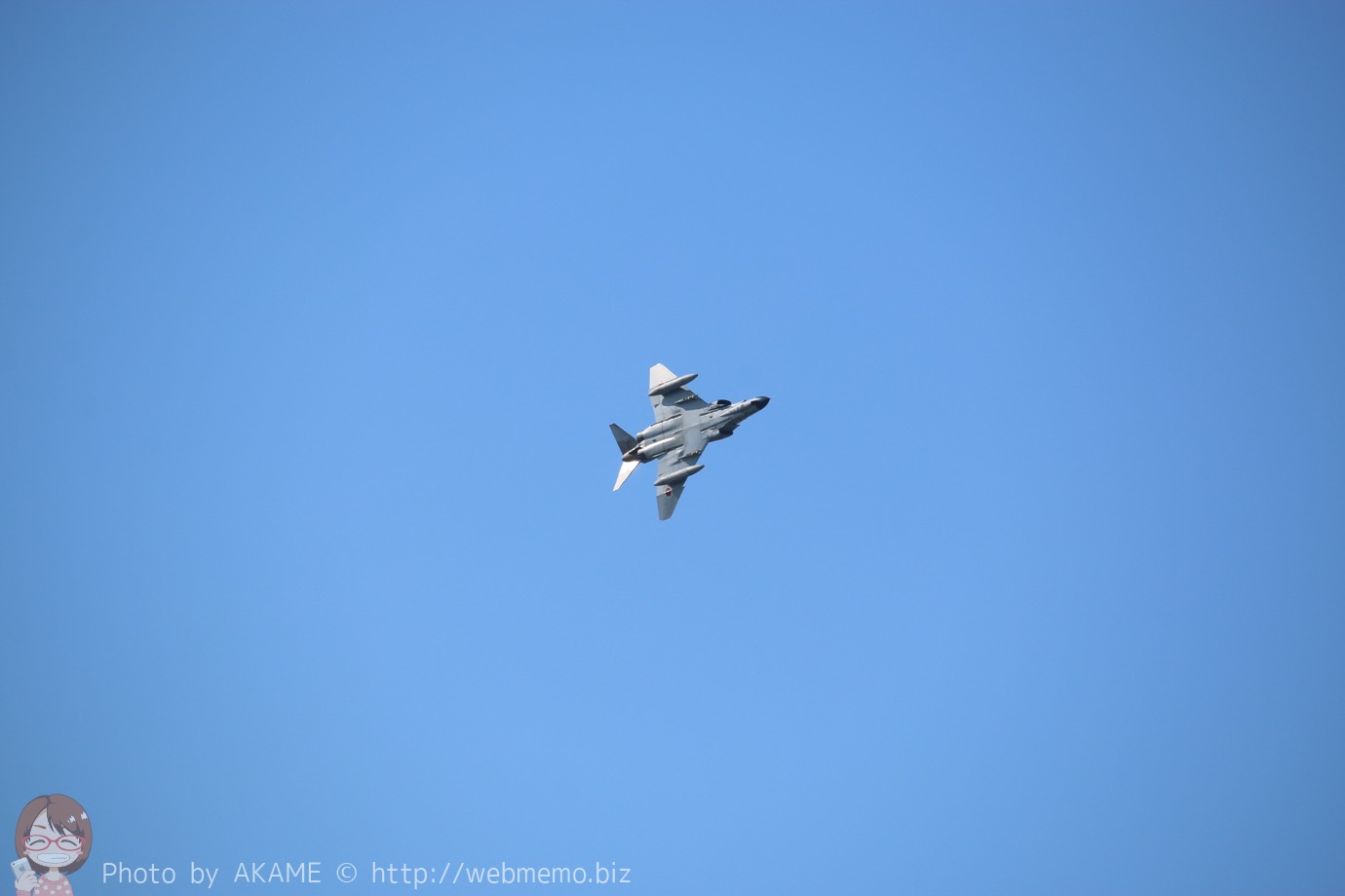 F-4（機動飛行）の展示飛行の様子