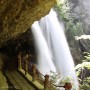 [Å] 長野観光「雷滝」は至近距離で滝を体感できる滝初心者も安心の豪快・裏見滝