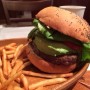 [Å] クアアイナ・渋谷でアボカドバーガー食べてきた！！ランチに起きた肉の塊との壮絶な闘い！